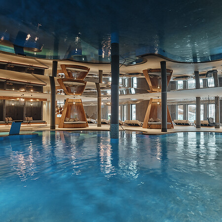 Familien Spa Bereich im Salzburger Land mit Innenpool und Spiegeldecke